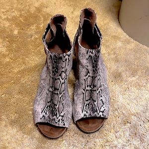 Comfy Snakeskin Wedges